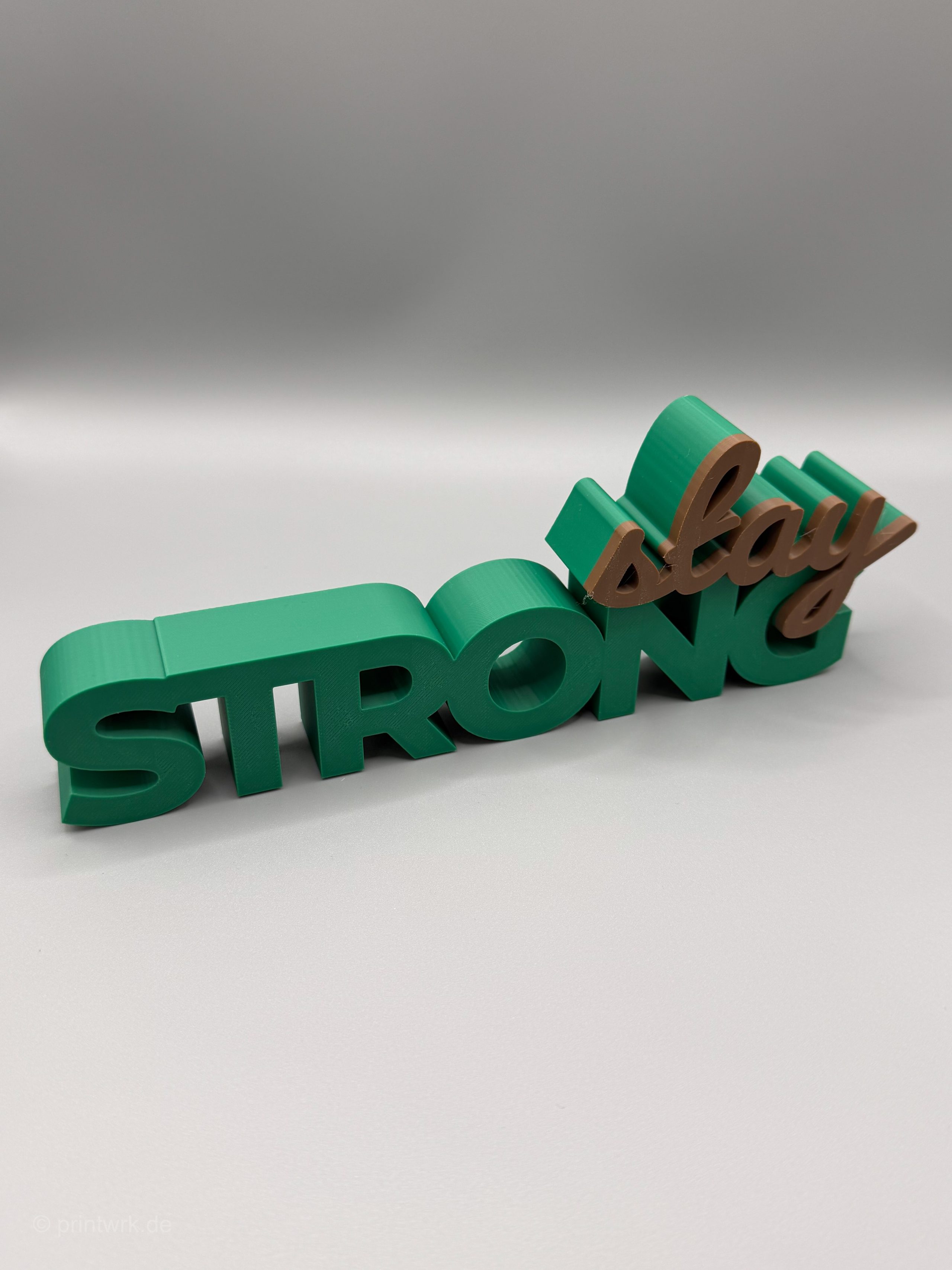 3D-Schriftzug „Stay Strong“ – Deko zum Hinstellen